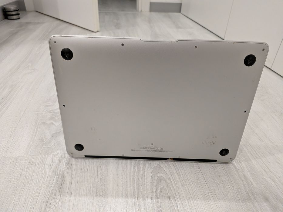 MacBook Air A1369 pentru piese – pornește, date șterse