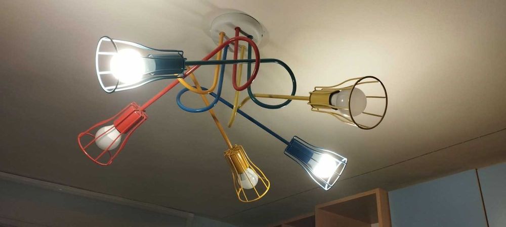 Lustra led pentru camera copiilor