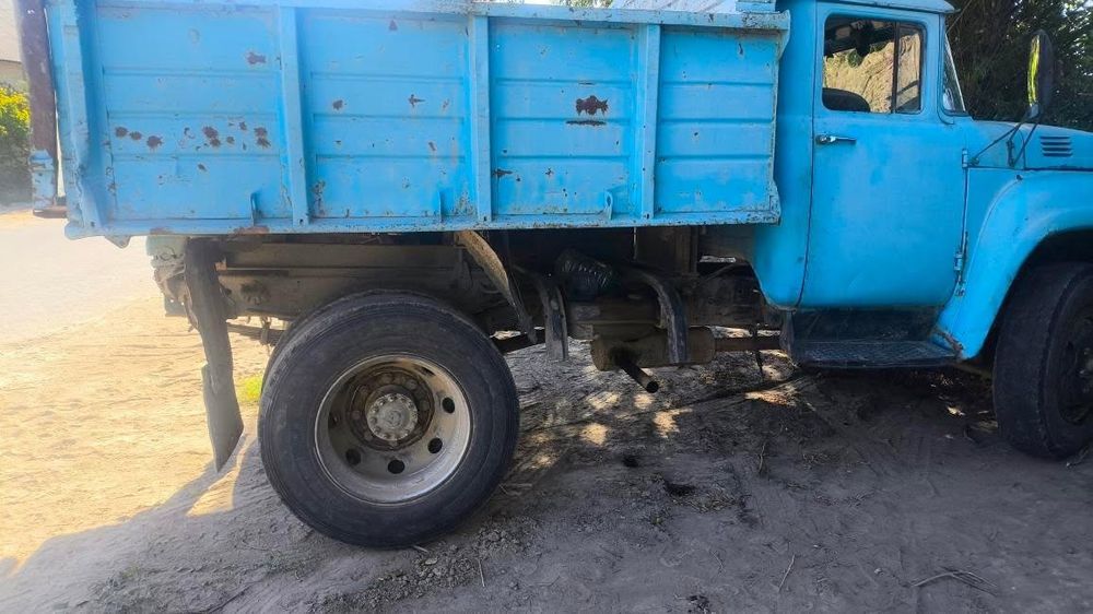 Зил 1987 yil yaxshi ishlaydi narxi  dizelda ishlaydi