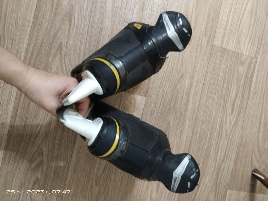 Коньки хоккейные