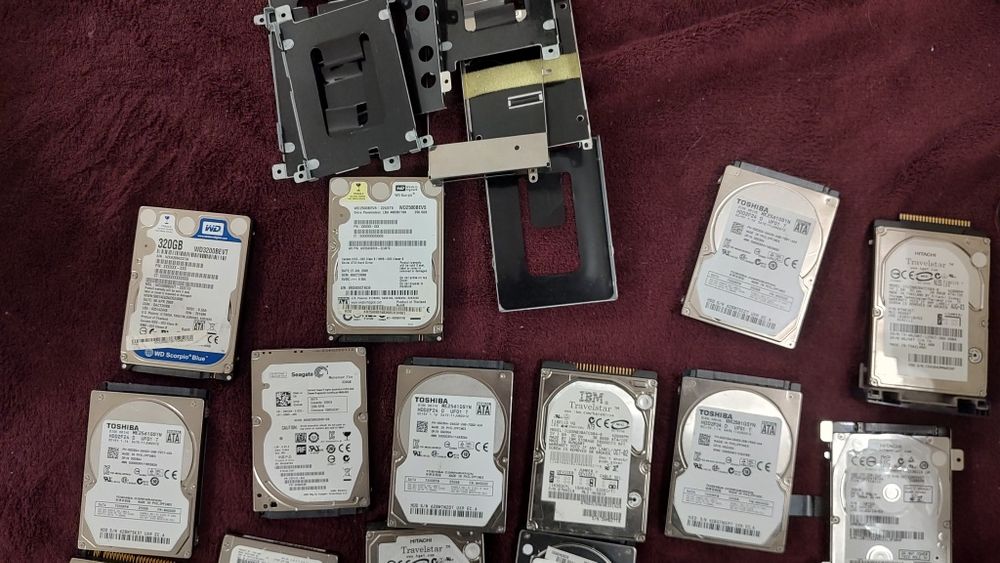 Vand lot HDD pt laptopuri