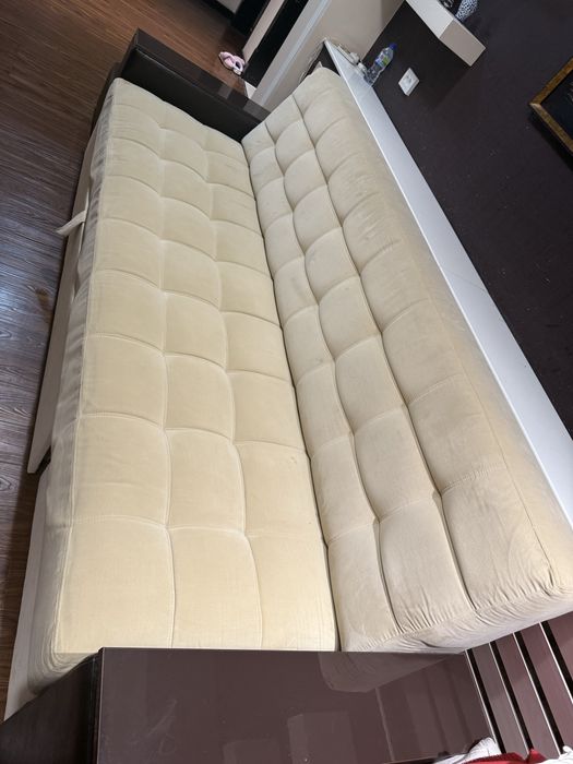 Диван сотилади . Продам деван