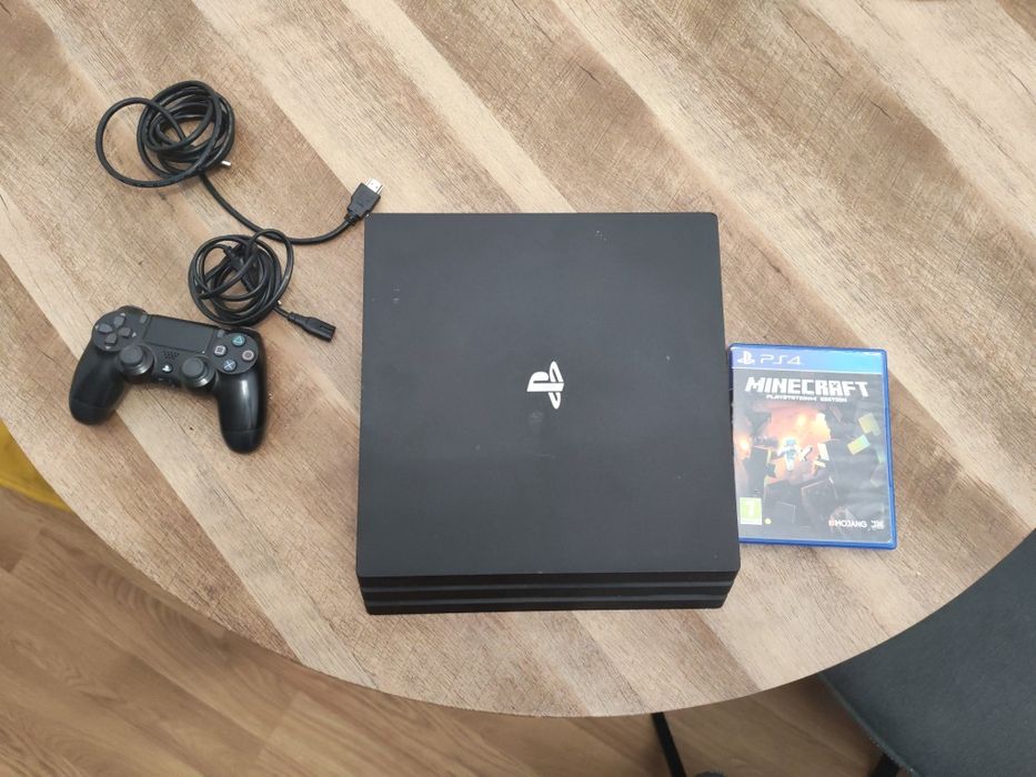 PS 4 pro 1 Tb + Minecraft ps4 edition