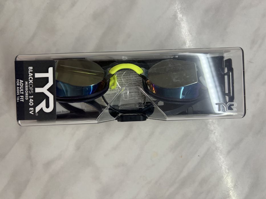 Очила за плуване, пулбуй, дъска за плуване