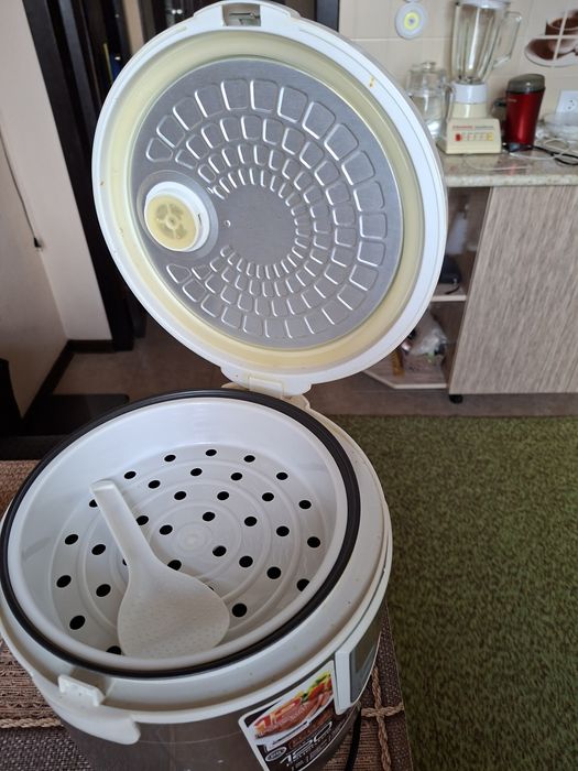 Продаётся Мультиварка.