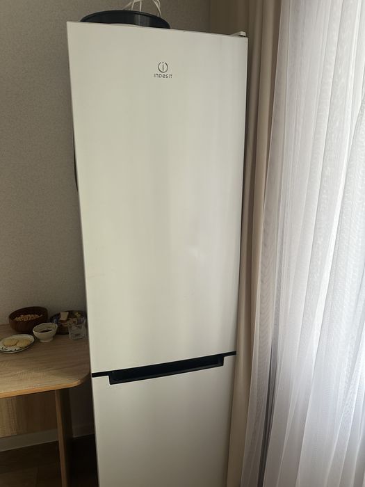 Холодильник indesit