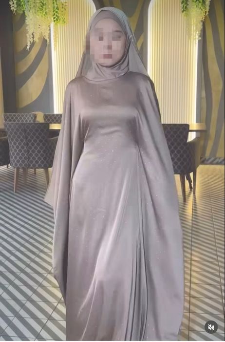 Платье из атласа