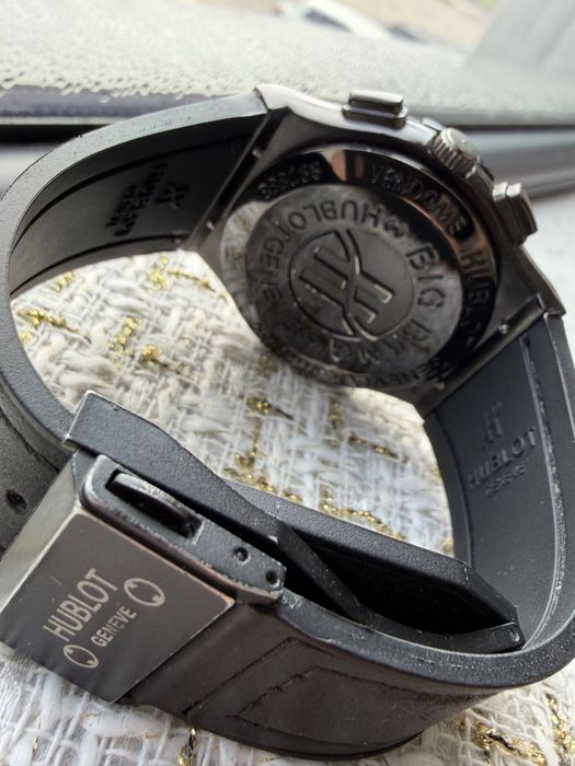 кварцов часовник Hublot