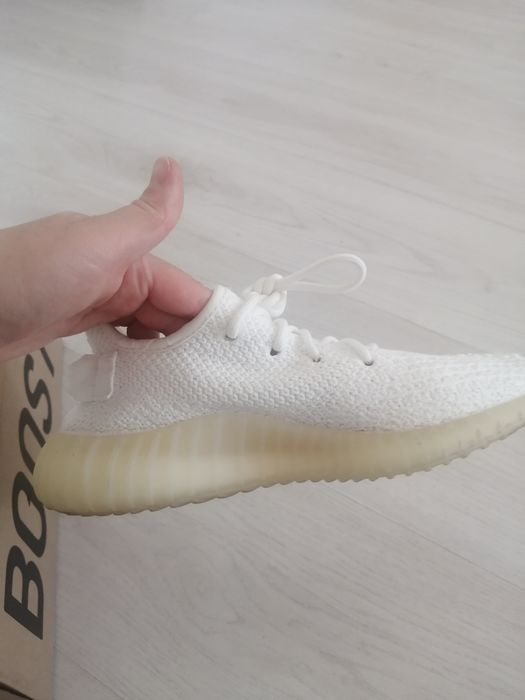 Продаются кроссовки Adidas yeezy