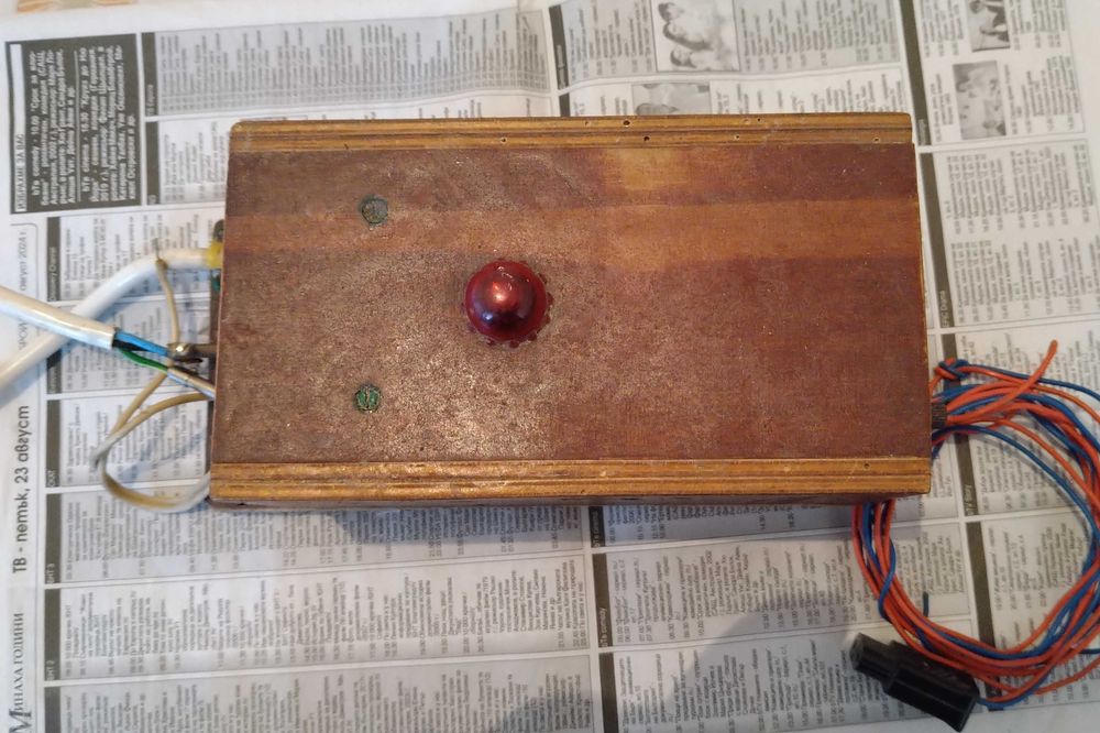 Стабилизиран токоизправител 220 V => 3-5-8 V, 0.5 A