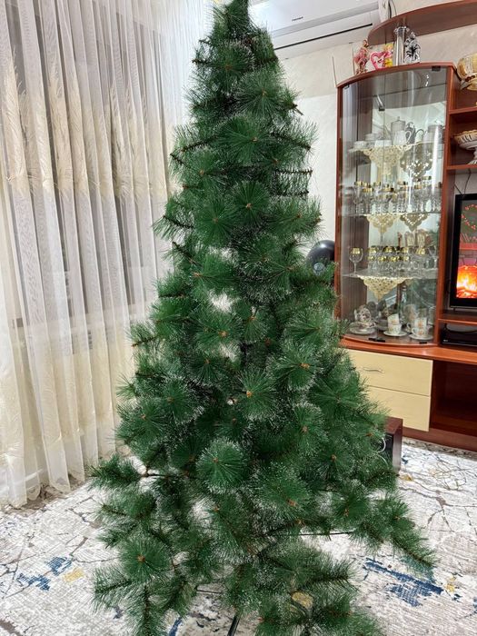 Ёлочка рост 2м со снежинками в идеальном состоянии