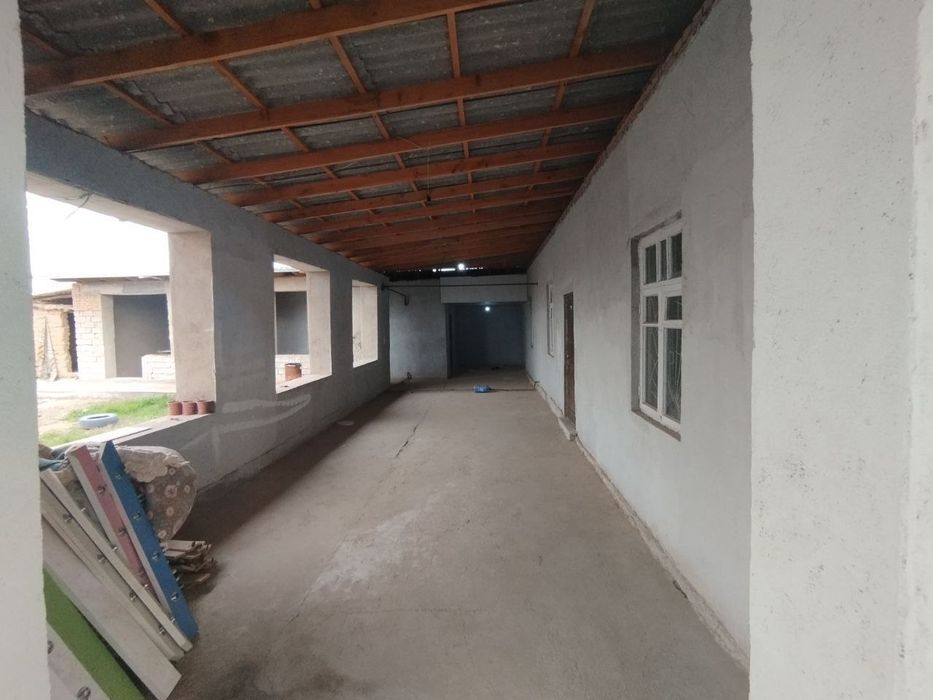 Uy sotiladi 6 sotix 4 xonali yerqoʻrgʻon dexqon bozori yonida