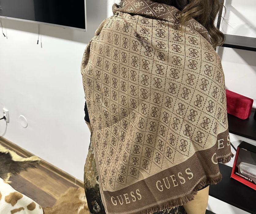 Esarfa Guess de dama