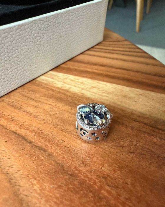 Оригинални Pandora гривна и висулки – сребро, позлата