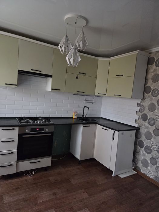 Продам 4 комнатную квартиру