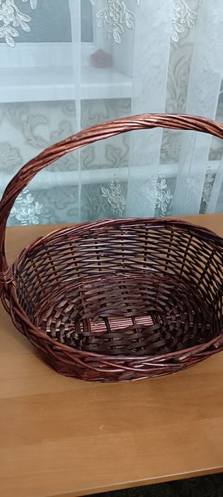 Продам две корзины.