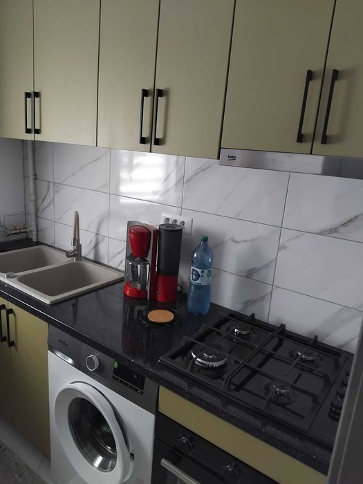 Inchiriez apartament 2 camere semidecomandat pe str Luceafarului parter