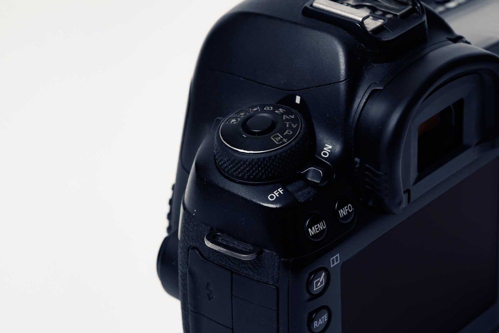 Canon 5D Mark 4 + EF 24-70 2.8 L II USM