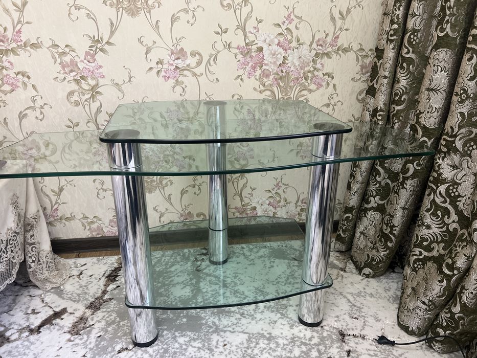 Стеклянная тумба