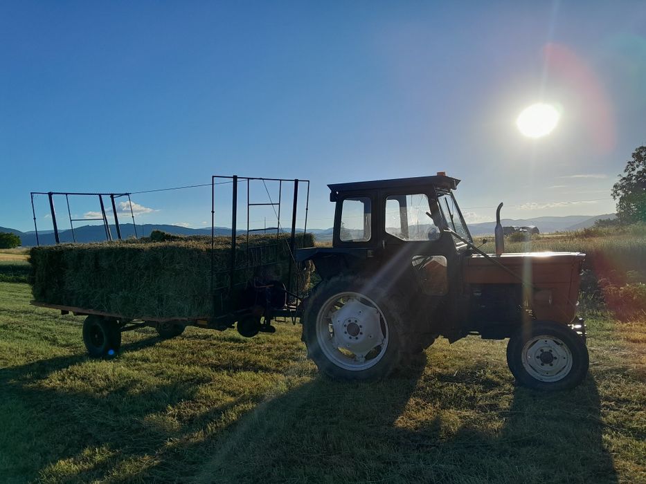 Baloți pătrați de fân de calitate