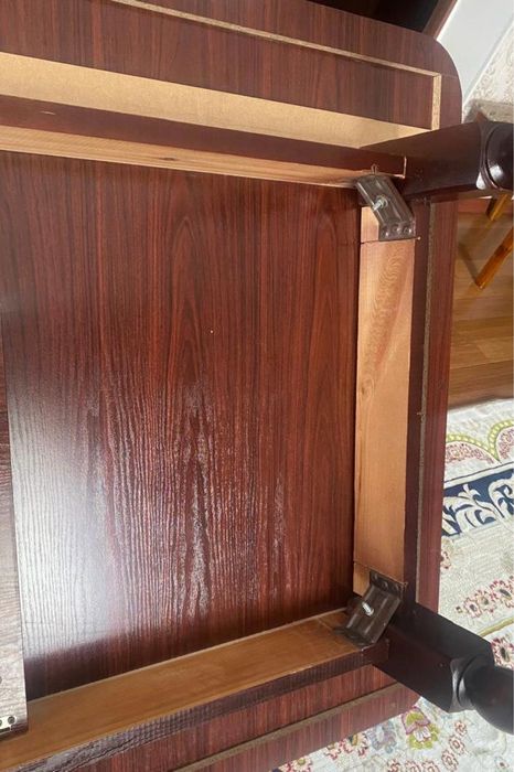 Продам стол для гостиной