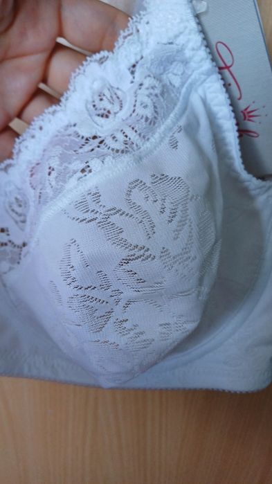 БЯЛ сутиен  Triumph 90 B НОВ