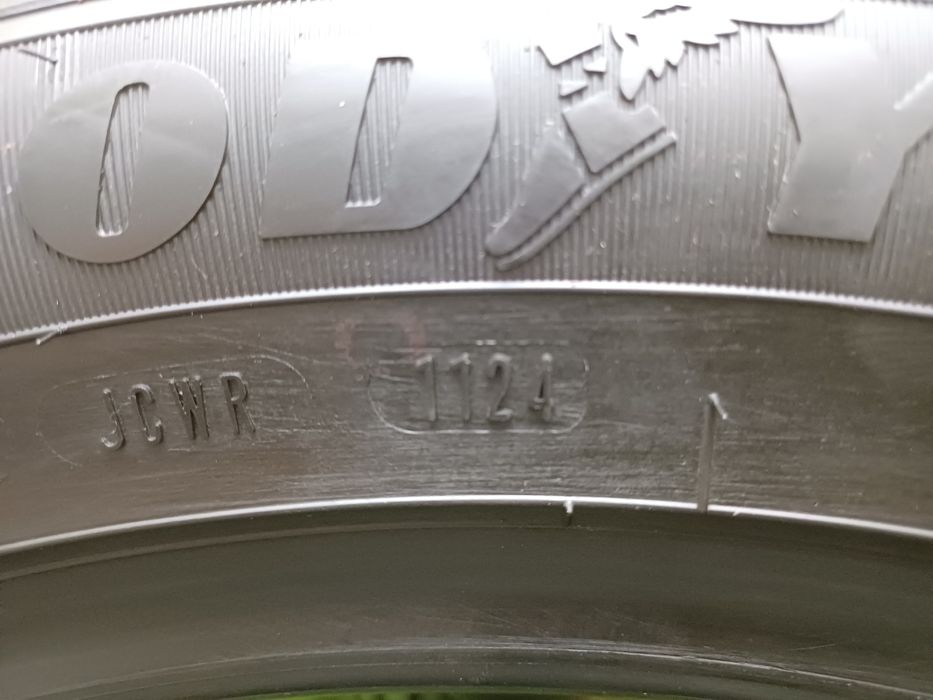 Шины 215/55 R17 Goodyear комплект.