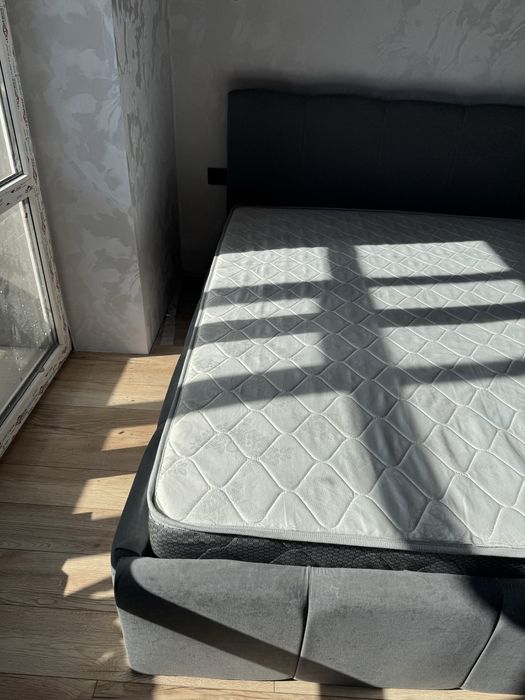 Двухспальняя кровать