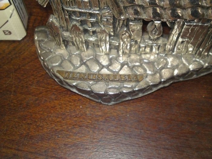 Продавам антични метални статуетки сьс сребьрна баня от Йеросалим