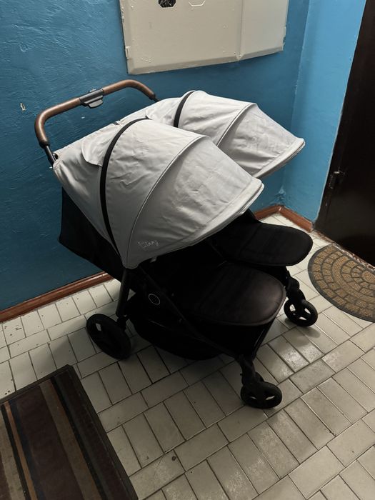 Продам коляску для двойни