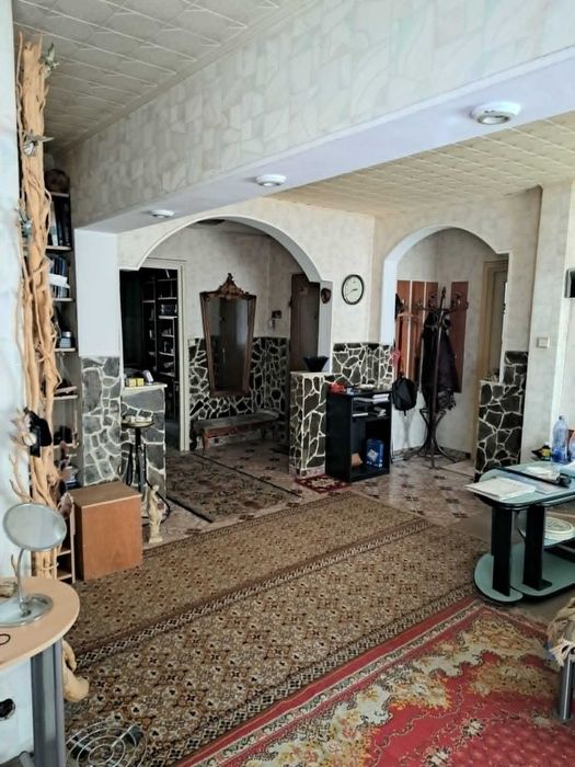 Apartament cu 3 camere in Comanesti,etaj 3 din 4