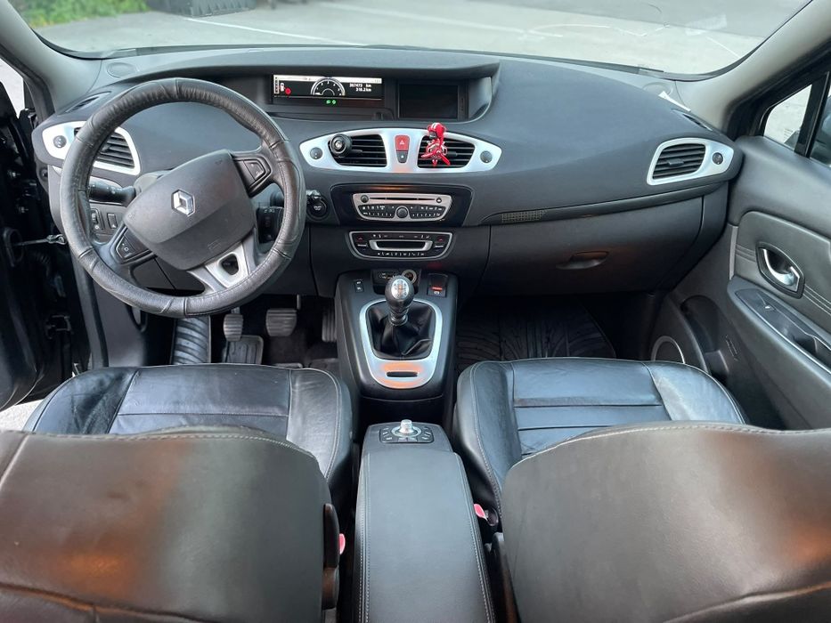 Vând Renault Grand Scenic 1.9, 130 CP, 6 viteze, 7 locuri ( nu Sharan, Galaxy, Turan)