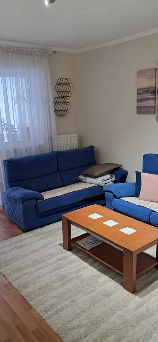 Vând canapele foarte bine întreținute dimensiunile: lungimi 185cm și 155cm cu latime de 90cm