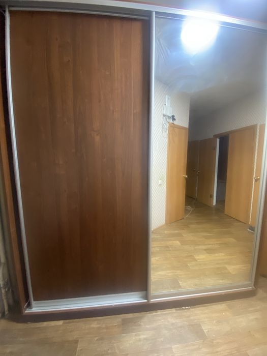 Шкаф купе с большим зеркалом