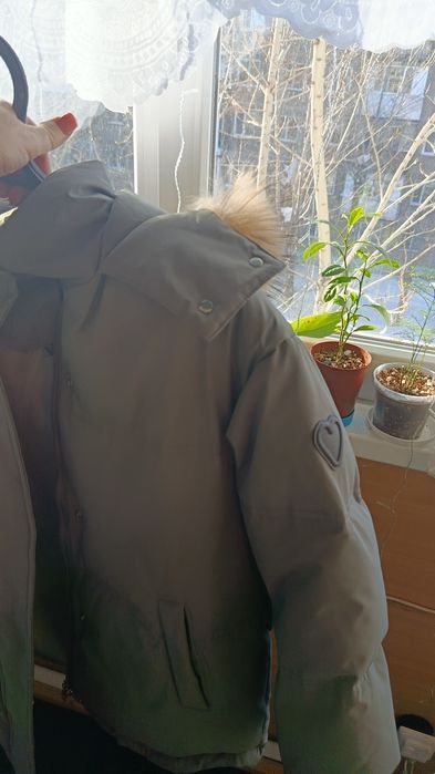 Продам зимнюю куртку на девочку 13 лет