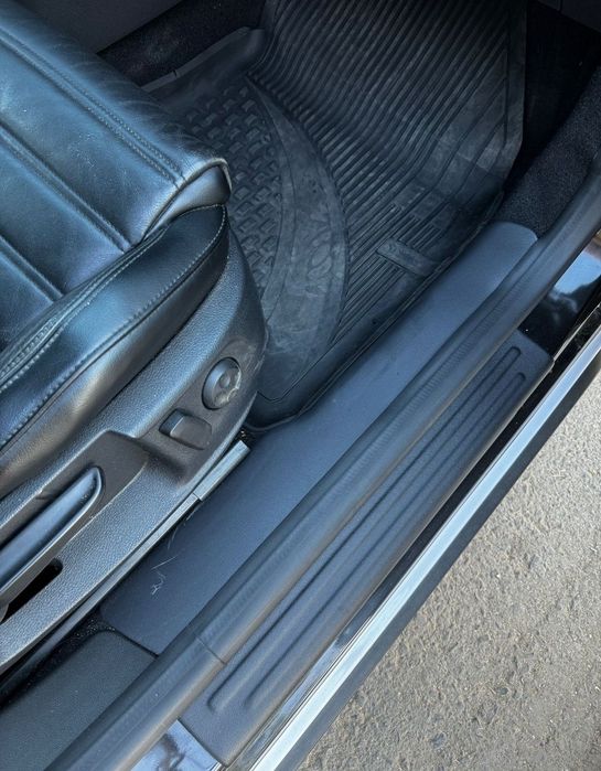 Set ornamente protecție praguri + mocheta interior Dacia Duster 1