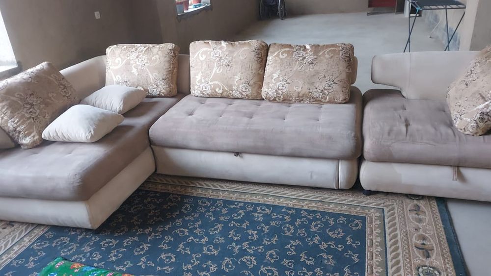 Диван угалок хорошем состояние