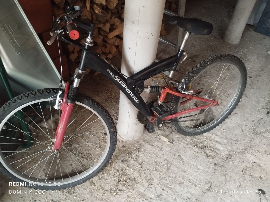 Bicicleta cu suspensii