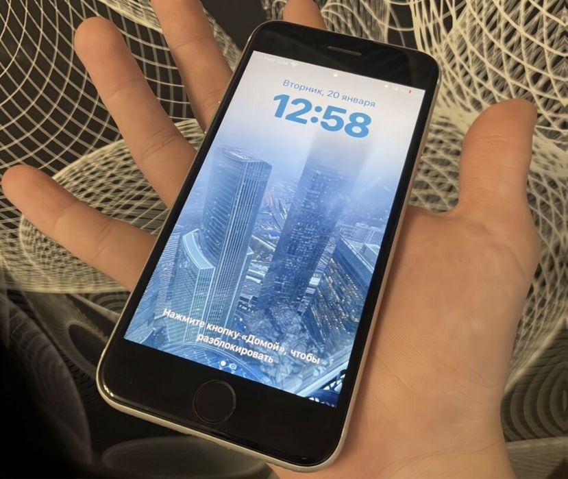 Iphone SE 2020 память 64 гига