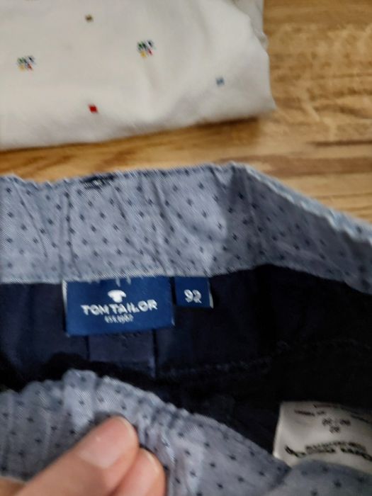 De vânzare lot 2 perechi pantaloni și 2 cămăși, mărimea 92 cm