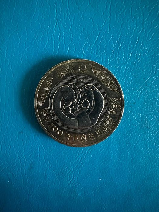 Монета 100 тг...