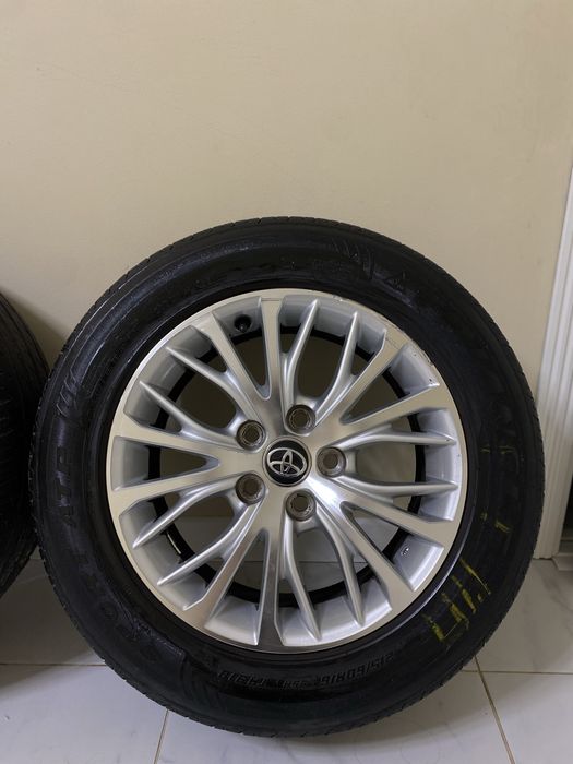 Диски с комплектом шин от камри 70  215/60 R16