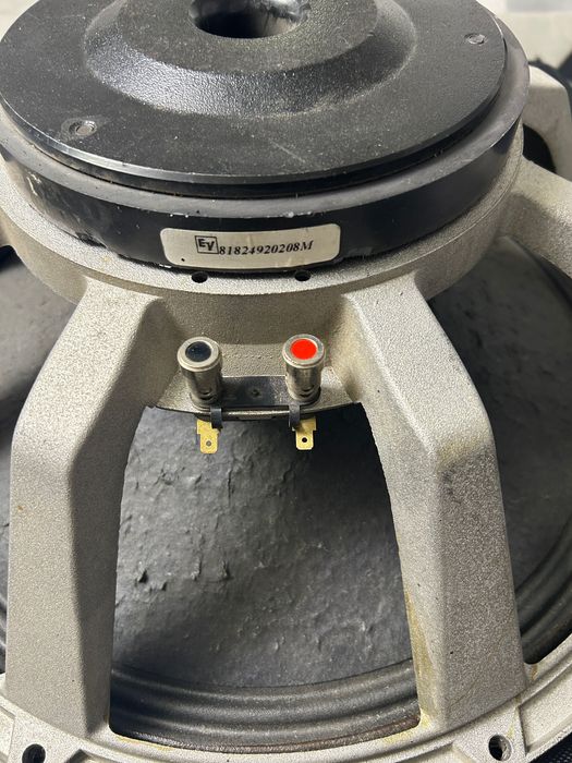 2 difuzoare electro- voice pe 18