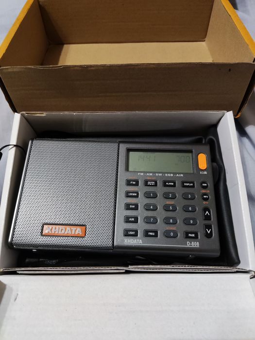 Всеволновый радиоприемник  D--8088