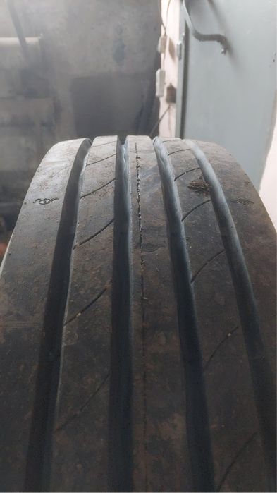 Шины грузовые 12R22.5 - 8 баллонов