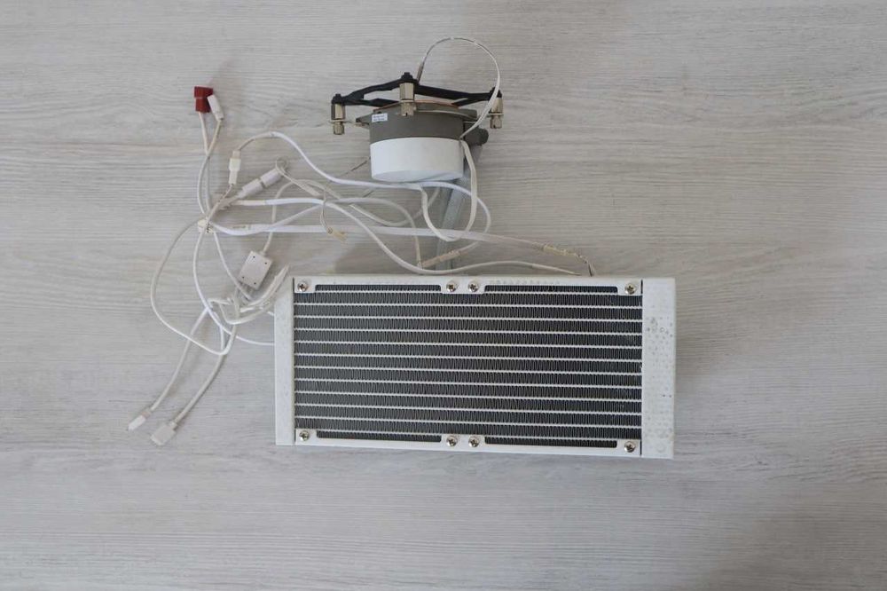 Система жидкостного охлаждения (СЖО) Cooler Master (2 секции, Intel)