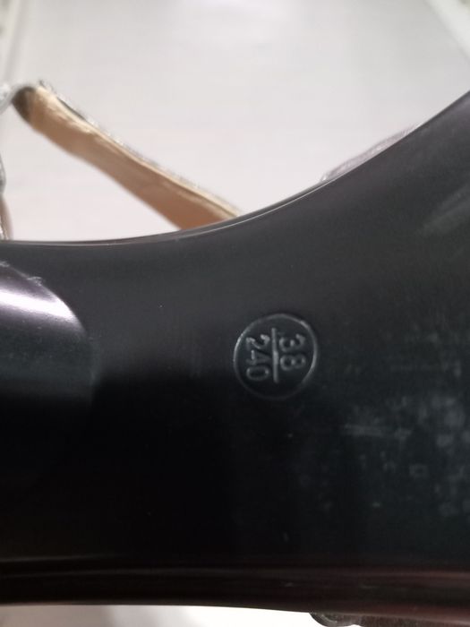 Продам босоножки