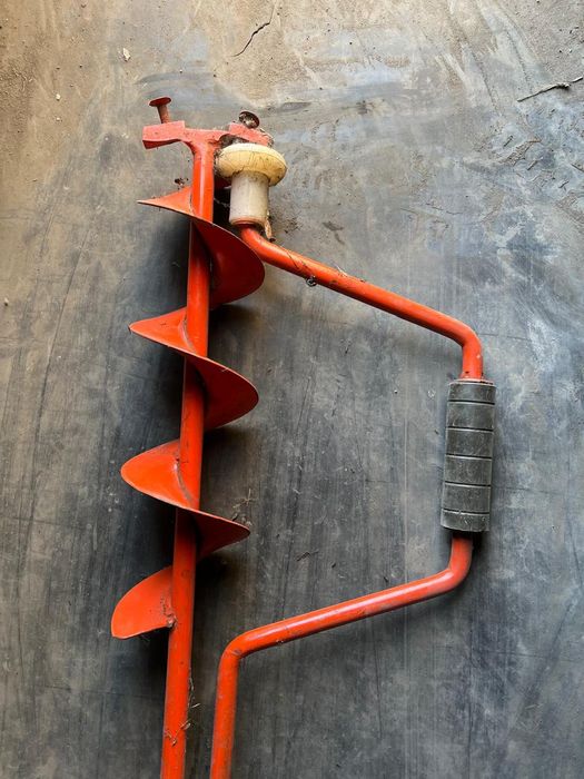 Ледобур для бурения