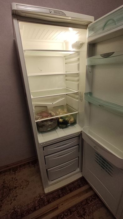 Продам холодильник Stinol