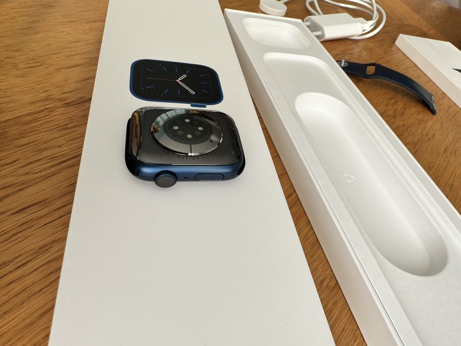 Apple Watch Series 6, Smart watch